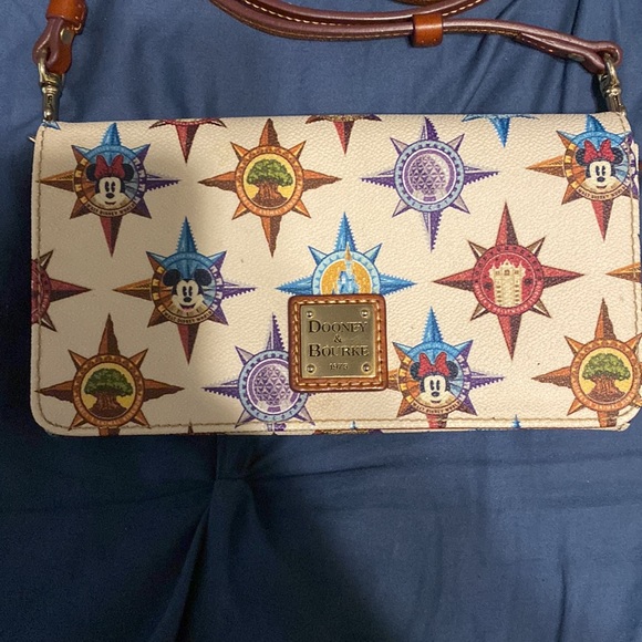 Disney Parks Dooney & Bourke crossbody bag. Like new, clean - Picture 2 of 7